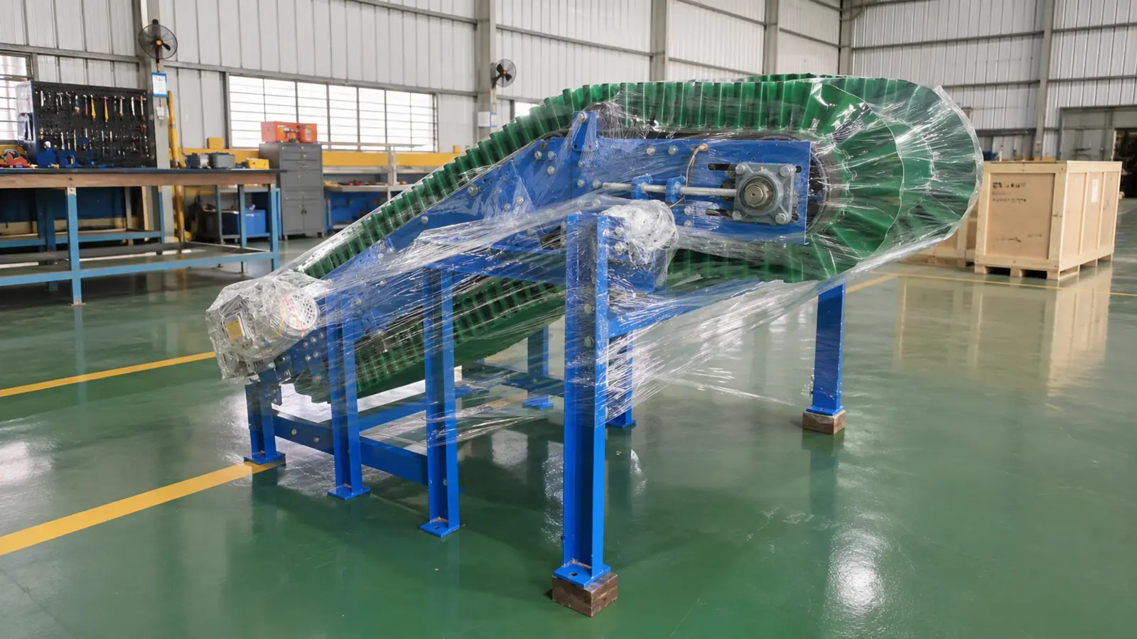 Cụm băng tải được bọc bảo vệ trước khi bàn giao